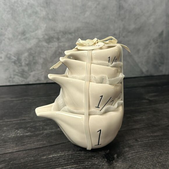 Rae Dunn Measuring Cups “Garlic” - Picture 3 of 4